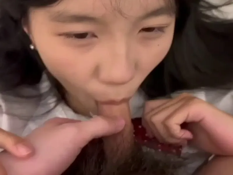 Em loli dễ thương mút cậu bé biến em thành con đào dâm dục p2
